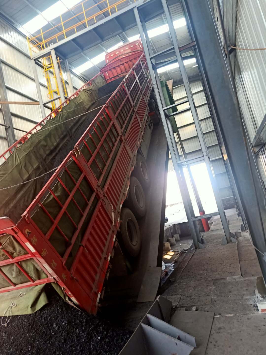 液壓卸車機進行高空作業時必知的6大注意事項
